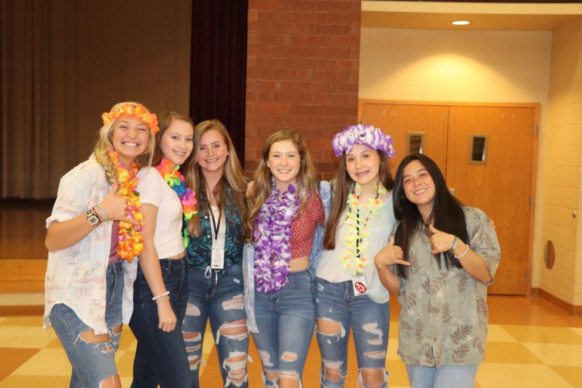 PelionPanthers's tweet photo. H2O Day was a success! Here are just a few of the Hawaiian/mermaid outfits and accessories spotted around campus today!
#PelionHomecoming #PHSHoCo2021 #Homecoming2021 #PelionPride #PelionHighSchool https://t.co/o45UxO2Muj