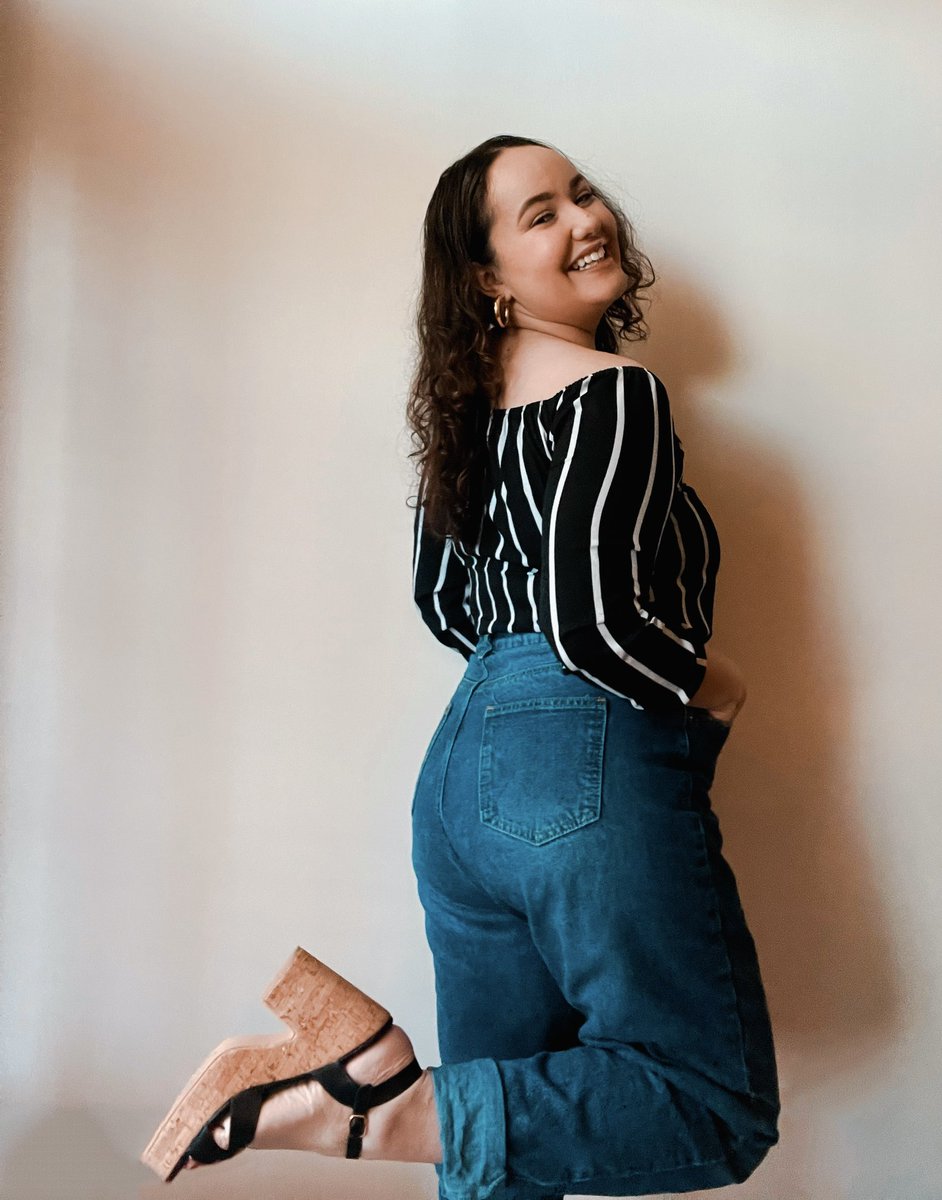 racheliacovone's tweet photo. Happy #BiVisibilityDay from me and my favorite pair of cuffed jeans 🦩🦩🦩
#ABitOfBoth #PorQueNoLosDos https://t.co/W94rd6NHT4