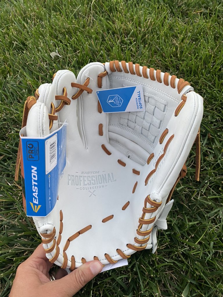 usasoftballkc's tweet photo. Who’s ready for the 2021 Rawlings Fall Brawl.   Gloves are in and so are the tournament shirts!!!  #USASoftballKC https://t.co/Ya5F1m6SjO