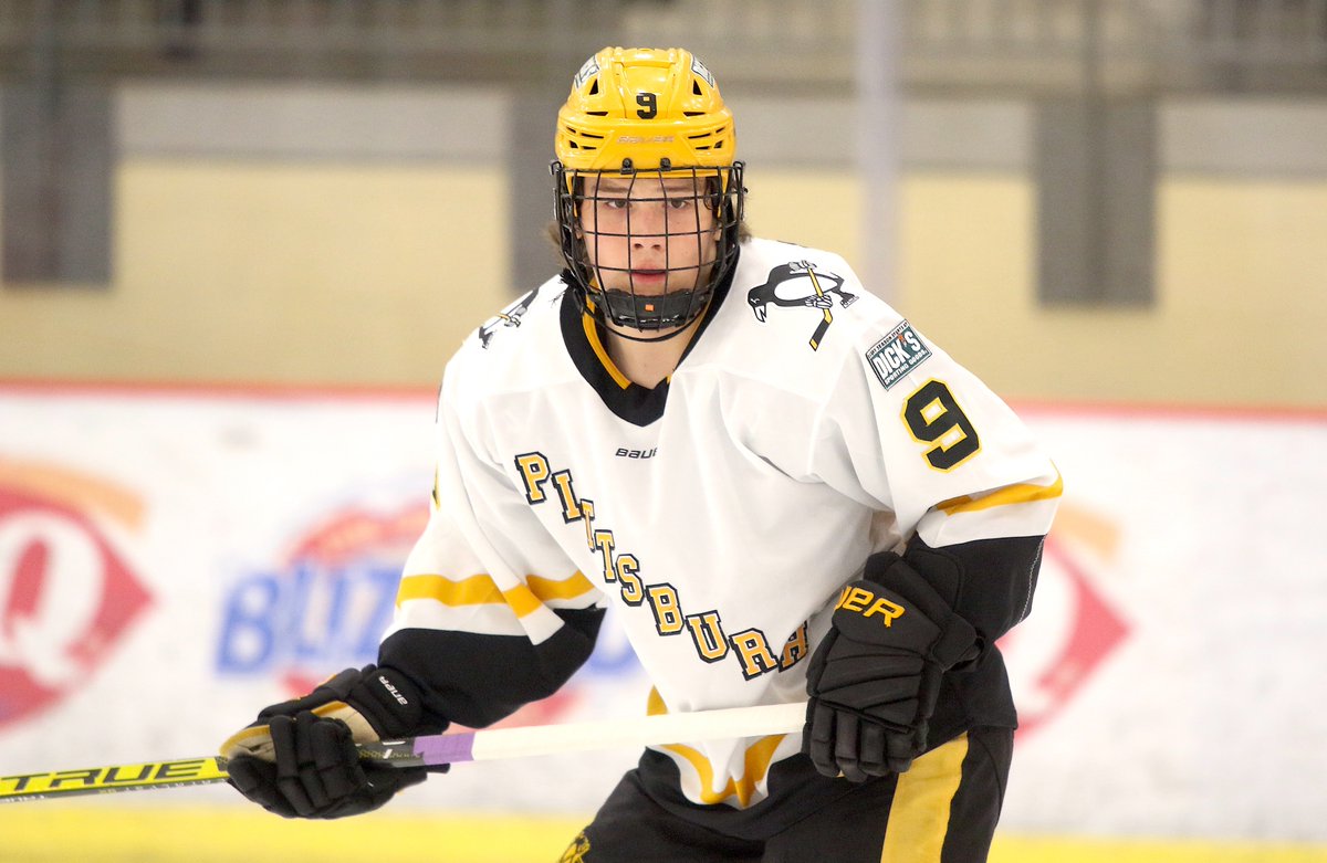 YouthHockeyHub's tweet photo. USHL Fall Classic 
15U 

Pittsburgh Penguins Elite starts hot, opens up 4-0 lead over Blue Army after the first period 

Two goals for Ryder Dagenais (pictured), one each for Kenneth Mcilwain and John Mooney https://t.co/3JUSqhkdTE