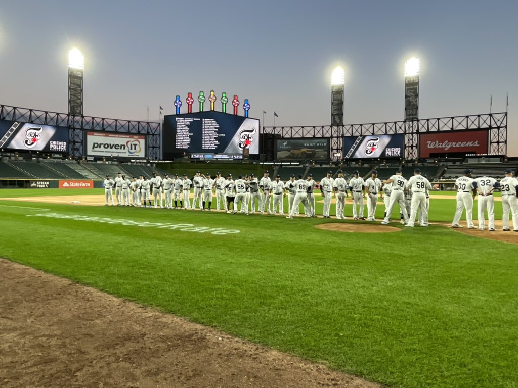 Tonight, CPD Finest &amp; CFD Bravest baseball teams played in a charity baseball against each other, benefiting all our fallen first responders.