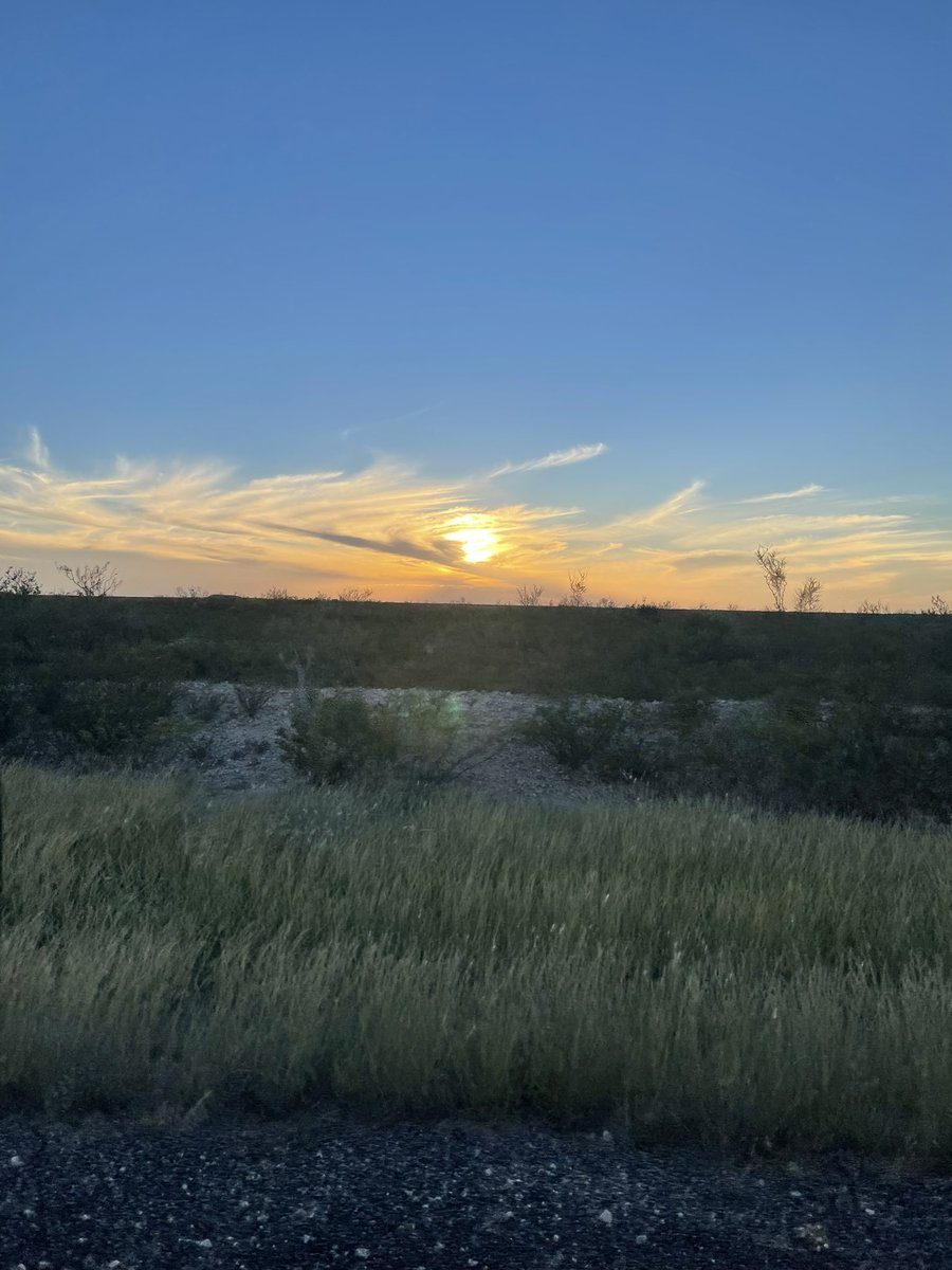Oh_My_91's tweet photo. What a beautiful sight!! #texassunset #godsbeauty https://t.co/KoVu3RnLZG