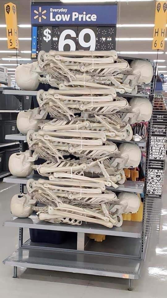 PaulFTW87's tweet image. Somebody deserves a raise at where ever this Walmart is.