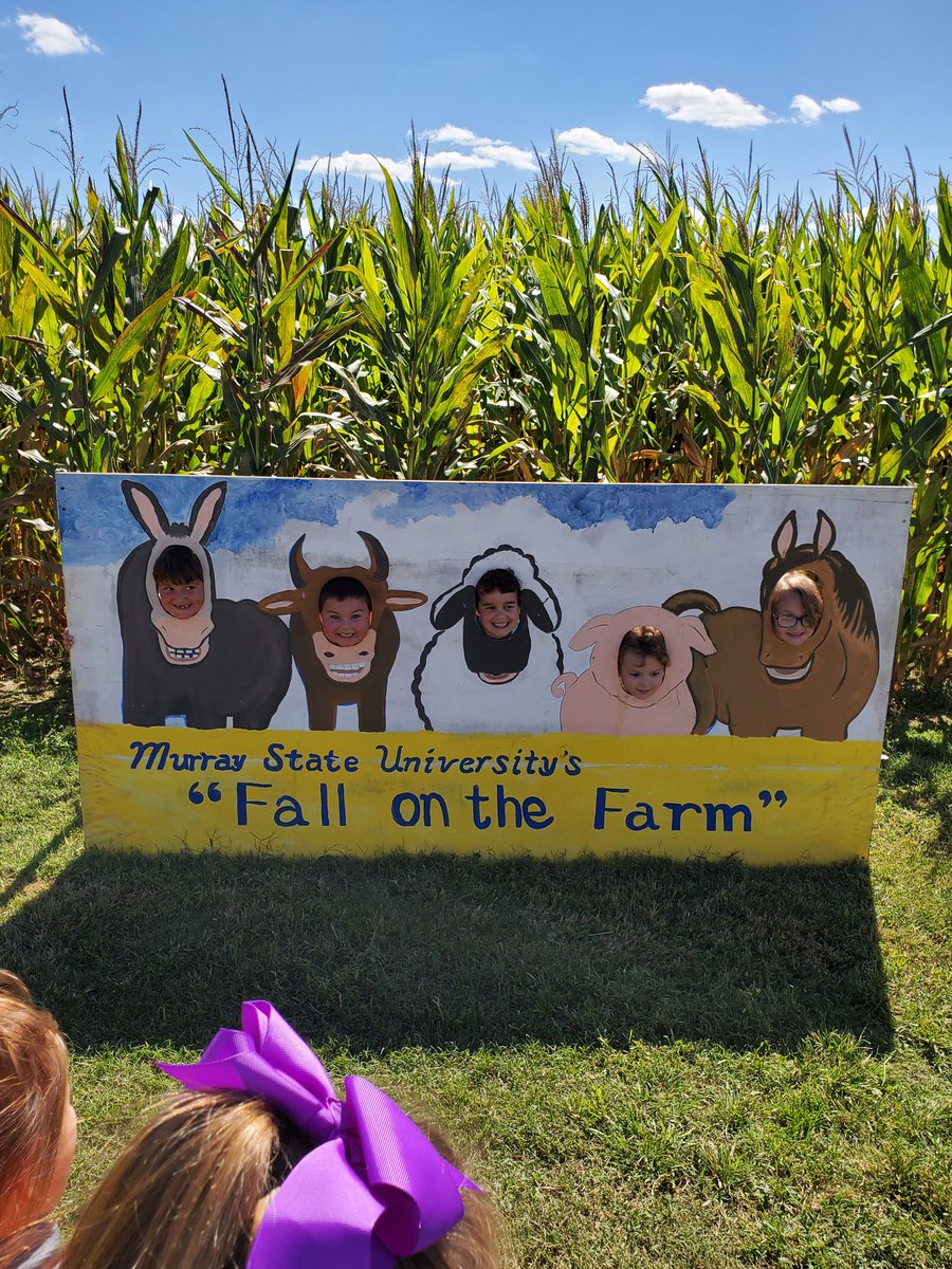 MsSouthwest's tweet photo. Had a great time at Fall on the Farm! #everykidwasafarmkidtoday @SouthwestLaker https://t.co/jnw4zlVyIN