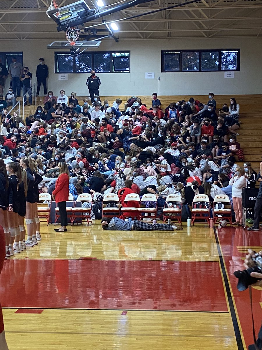 SLEEP TIGHT REDHAWKS. #blowout <a href="/MMCGardner/">Meg Gardner</a> @MMCAthletes <a href="/McAuley_VB/">McAuley Volleyball</a>