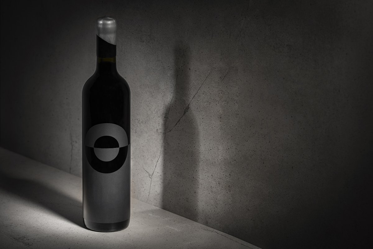 RECENT WORK: GEMTREE OBSIDIAN <a href="/GemtreeWines/">Gemtree</a>' icon Shiraz takes its name from the volcanic gem stone, Obsidian. Drawing on the powerful properties of the stone, we did away with a traditional paper label, opting for a screen printed solution with black on black tones. #WineLabels