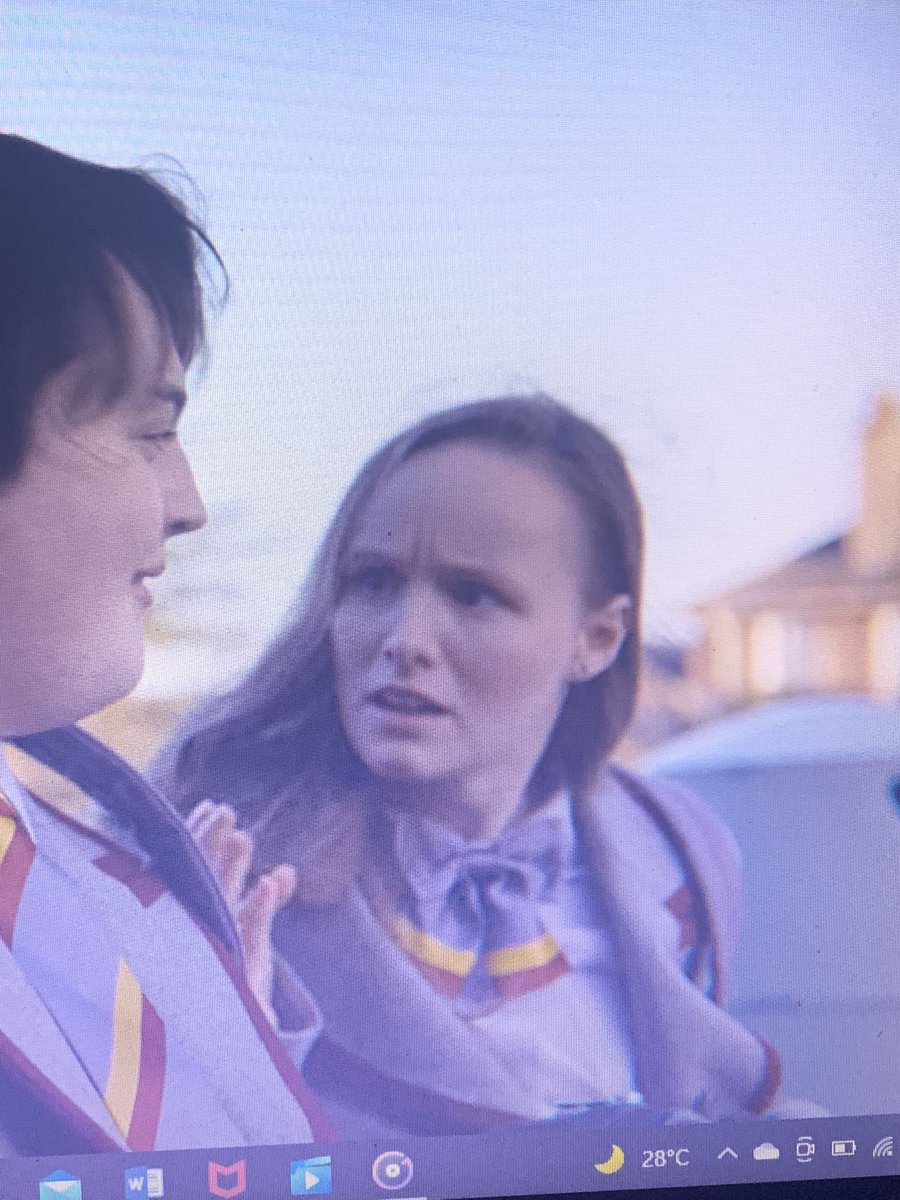 séfora on X macho oq que a Larissa Manoela tá fazendo em sex  