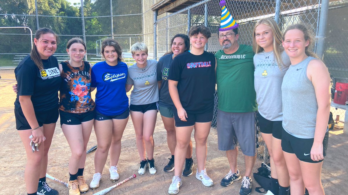 TCHS☘️SOFTBALL tweet media