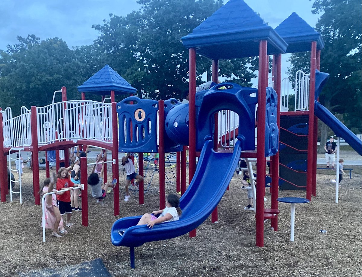 MTS_AmitySmall's tweet photo. What a turn out at the PTA ice cream social! Thanks for patiently waiting for ice cream joy and fun #wickedscoops #recordturnout https://t.co/ouhsZD5rYR
