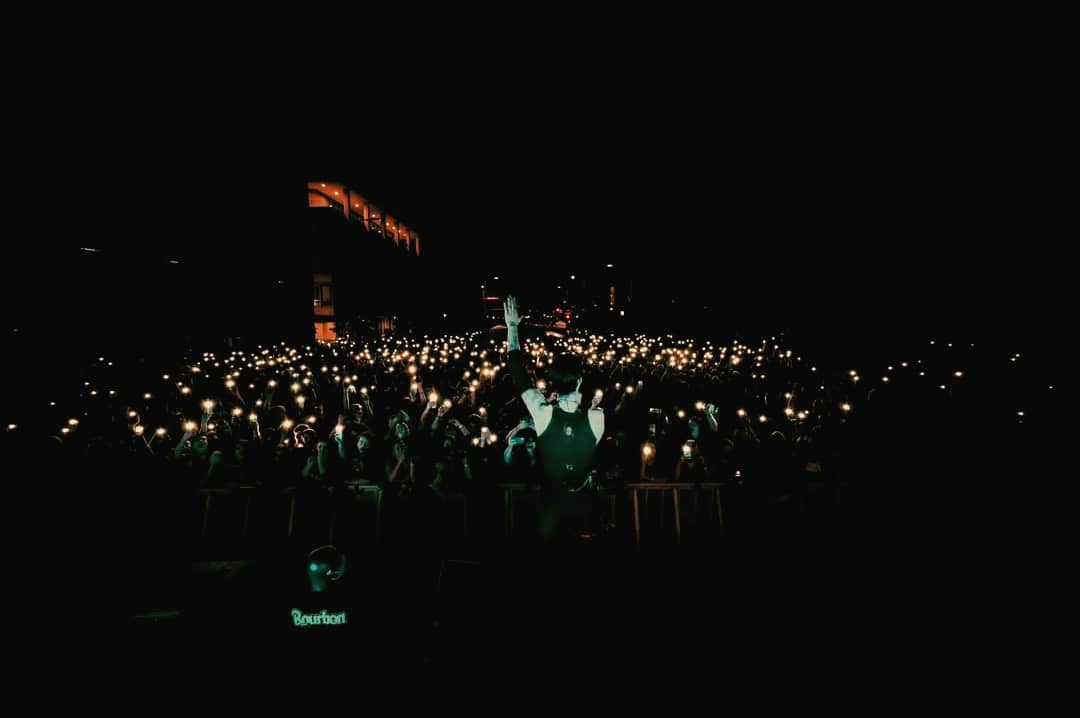 BVBColombiaFC's tweet photo. 🤘🤘Un par de fotos de esta primera semana de #InBetweenTour con 'In This Moment' 🤘😝🔥
#Repost @blackveilbrides
• • •
Nuestras esperanzas crecen, y nuestro más grande deseo es ver a BVB en Colombia 🇨🇴
#bvbtourcolombia 💪 https://t.co/MXtCWNGUDw