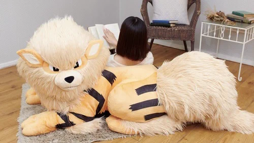 大人気ポケモン・ウインディがぬいぐるみになった！一緒に添い寝してくれると話題に！