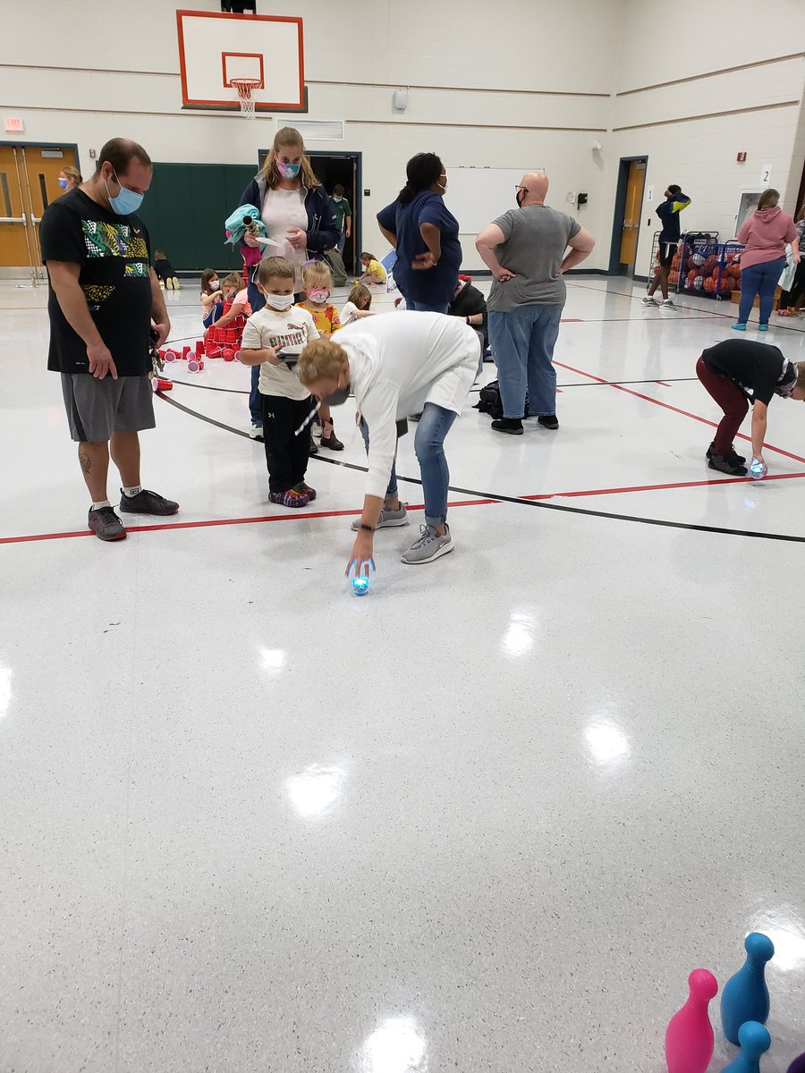 JGapRockets's tweet photo. What a fun night creating, building, and exploring at our STEM Showcase!  #gomtlions https://t.co/6nhEAFRbku