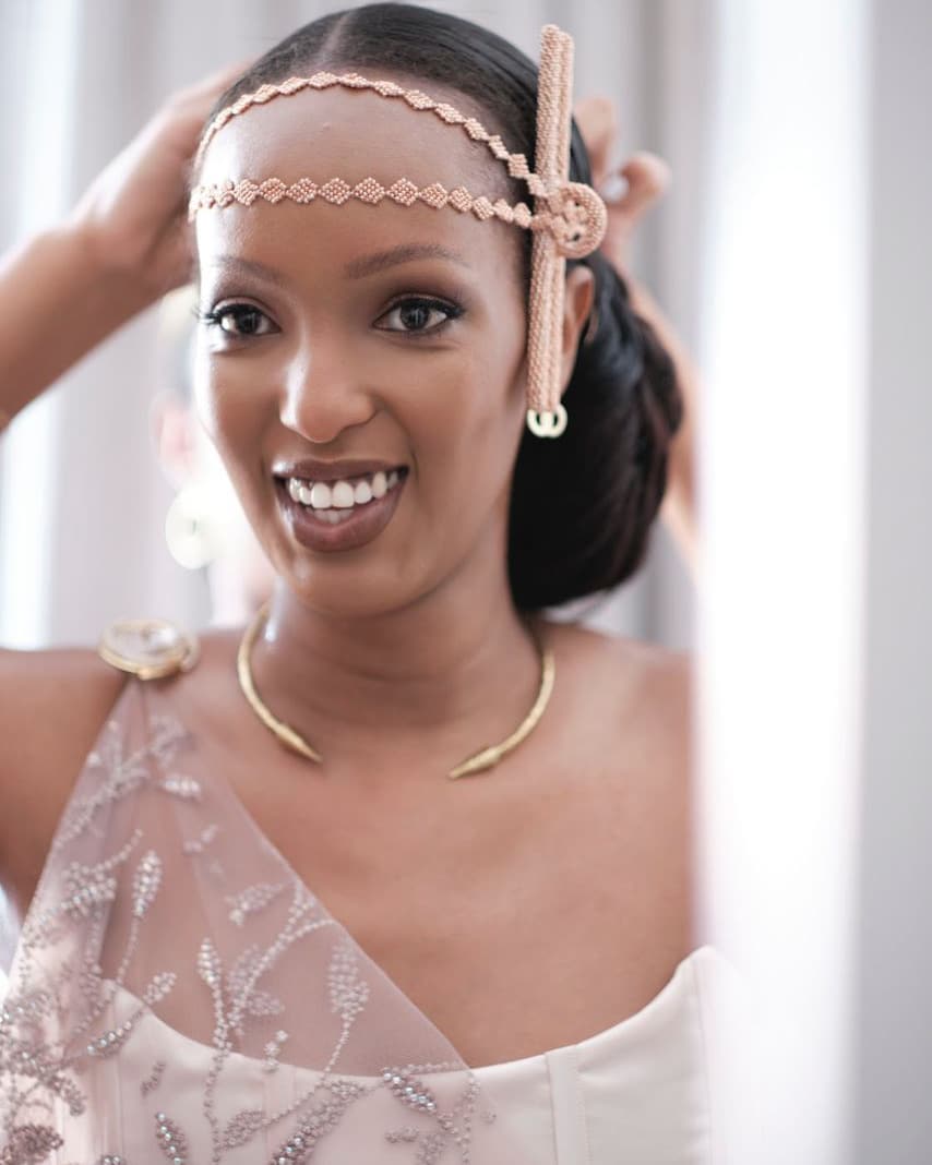 RwandanWedding's tweet photo. It that time again 😍😍😍 Gusaba ✨ @rwandan_wedding_

Bride @rice_cakes93 
Photography @chris_schwagga
&amp; @PhotogenixRw  
Makeup  @trendy_shadow
Decoration @centerpiece_ltd 

#rwandanwedding #rwcouple #rwmoments #rwanda https://t.co/nR3DOpcA5a