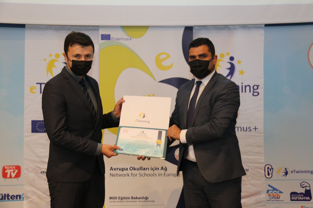 IrmakSehit's tweet photo. 2020 e-Twinning  Avrupa ve Ulusal Kalite Etiketlerimizi Kütahya İl Milli Eğitim Müdürlüğünün düzenlediği törenle teslim aldık👍👍👍
@tretwinning @eTwinningDestek
@kutahyamem @tretwinning @turangore @BasyigitHasann @IsmERDEMR @etwinning43 https://t.co/31VPJBAgH4