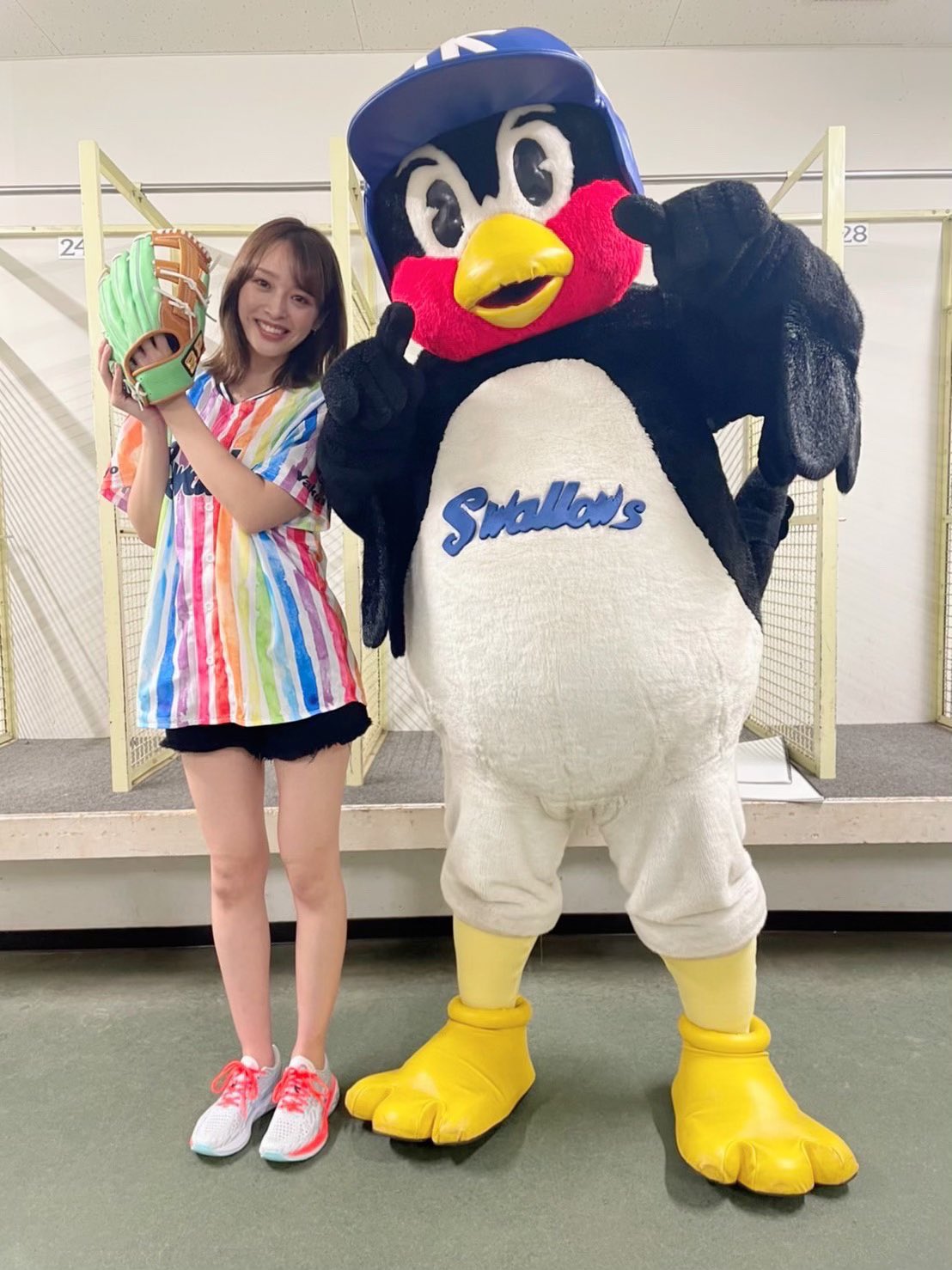 神部美咲 今日は 人生初の始球式をやらせて頂きます 17 Csフジテレビone で 中継があります ぜひご覧ください 頑張ります ヤクルト 東京ヤクルトスワローズ スワローズ Swallows 野球 始球式 つば九郎 T Co