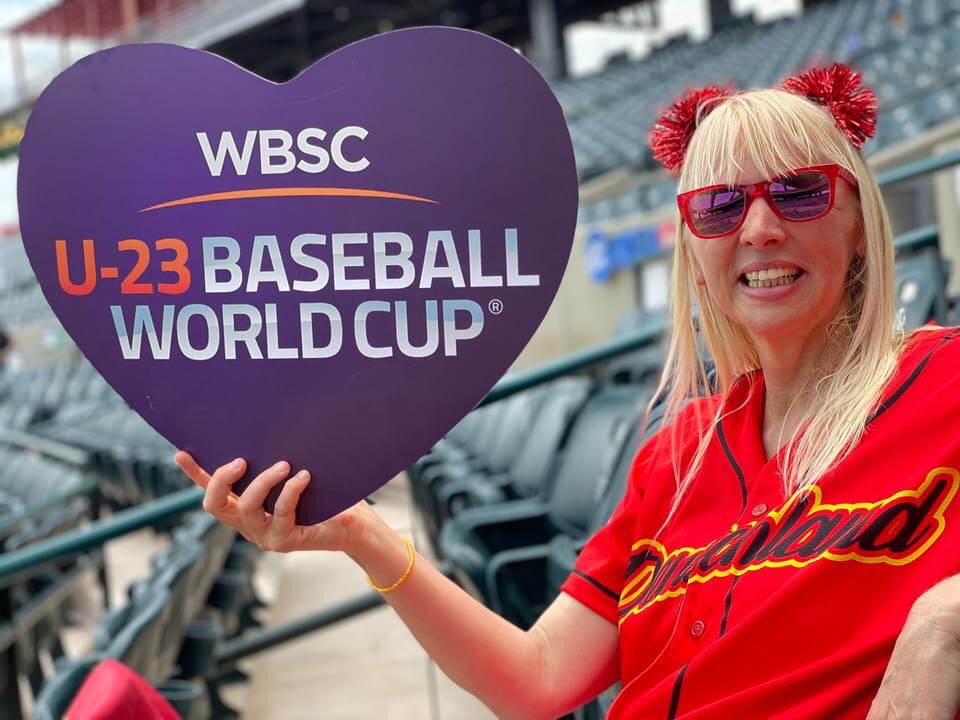 In Mexico is being U23 Baseball World Cup, the first day was disturbed from the rain. Every game during 7 hinning. In Mexican land too there is a know guest and his assistant🦊 

day1
Taipei - Germany 7-0
Colombia - Panama 7-1

#baseball #sonora #wcbu23 #u23baseballworldcupmexico