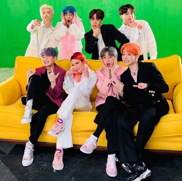 Qg_Barmys's tweet photo. 🔮A Halsey via stories no Instagram! 🪐

@BTS_twt #MyUniverse https://t.co/kic13sRHkV