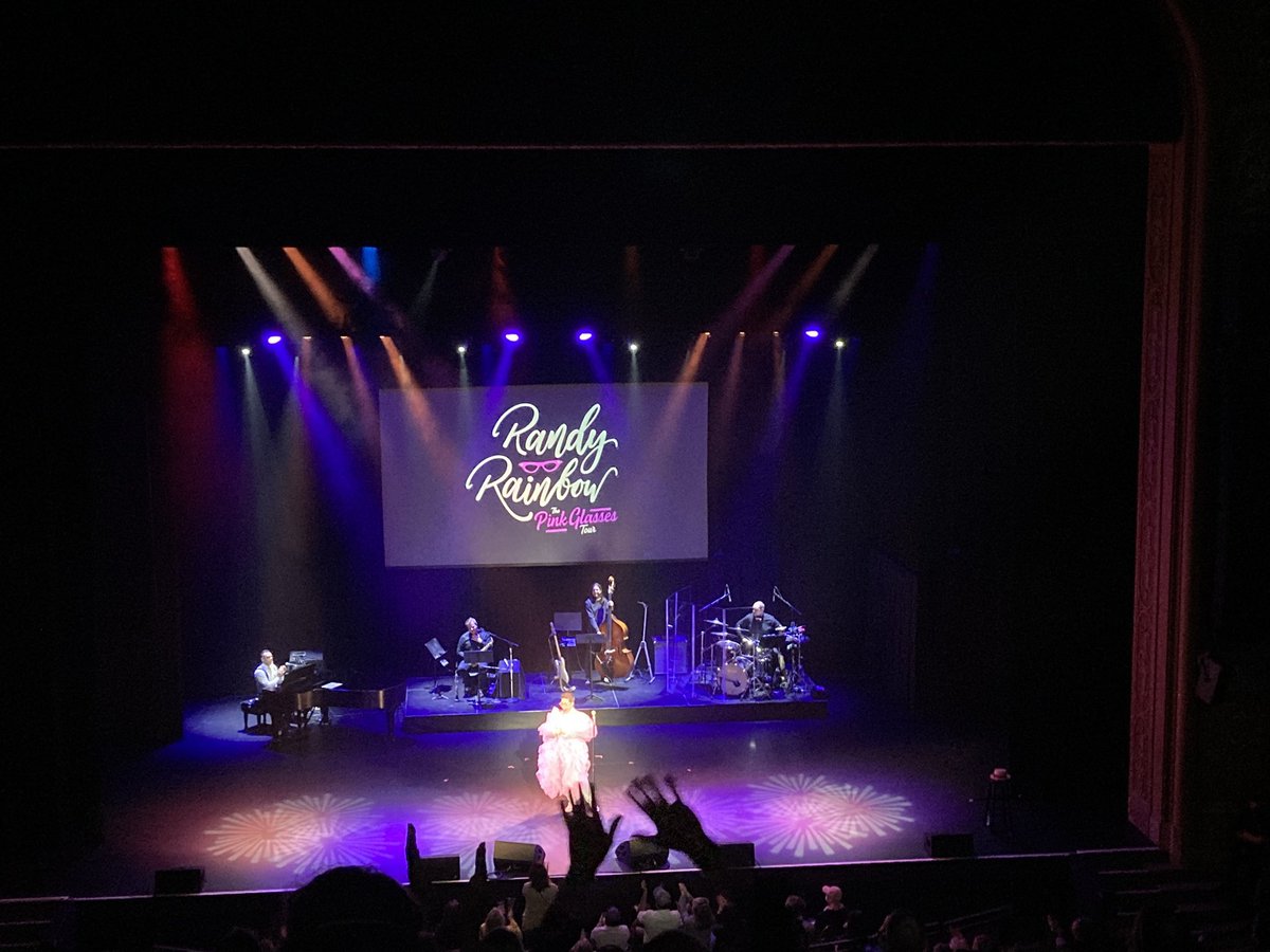 RandyRainbow's tweet photo. Thank you for the best welcome-back ever, Seattle! 💖 https://t.co/sYYiuO2WG1