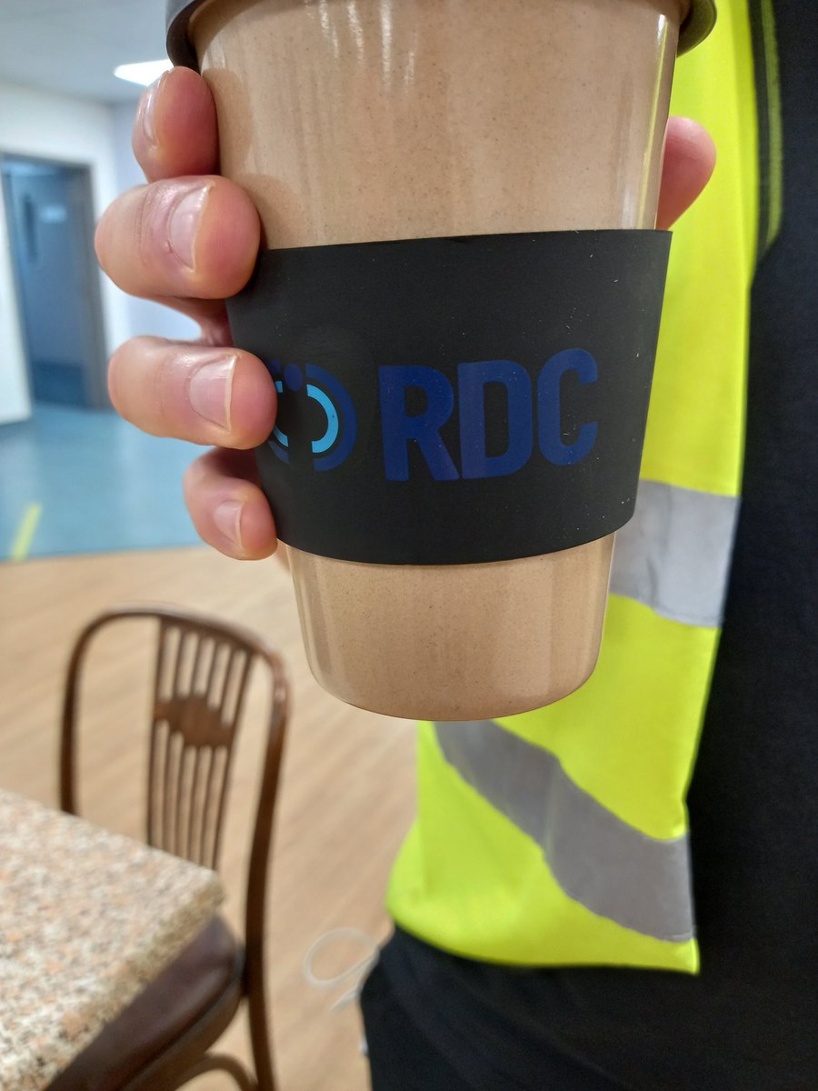 ClaireWilden's tweet photo. Replacing single use cups with reusable cups @RDCrecycling an estimated 2.5 billion single use cups are thrown away yearly #sustainability #ecotogo @VertasGroup https://t.co/20LG5cXZSC