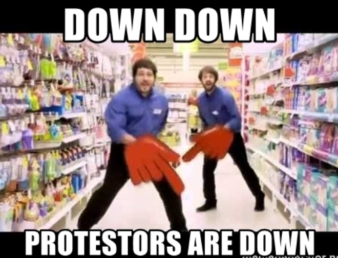 wooga75's tweet photo. Watching the live streams of the people protesting at Northcote Plaza... I have my popcorn at hand and this meme. Hurry up @VictoriaPolice...  #NorthcotePlaza https://t.co/IYwKOASNjZ