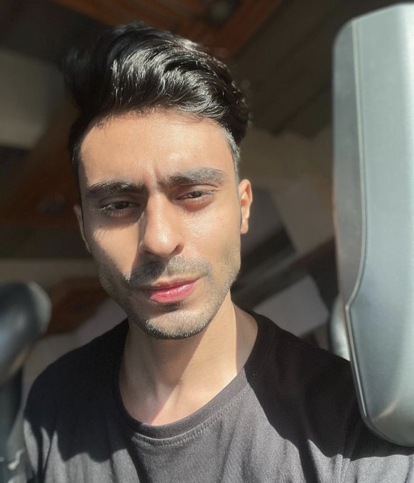 Good morning slaves https://t.co/fssL4wFpcX