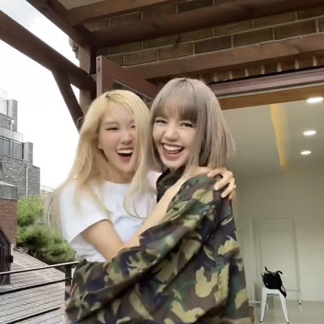 roseannepics's tweet photo. CHAELISA https://t.co/jZFVyVnAwo