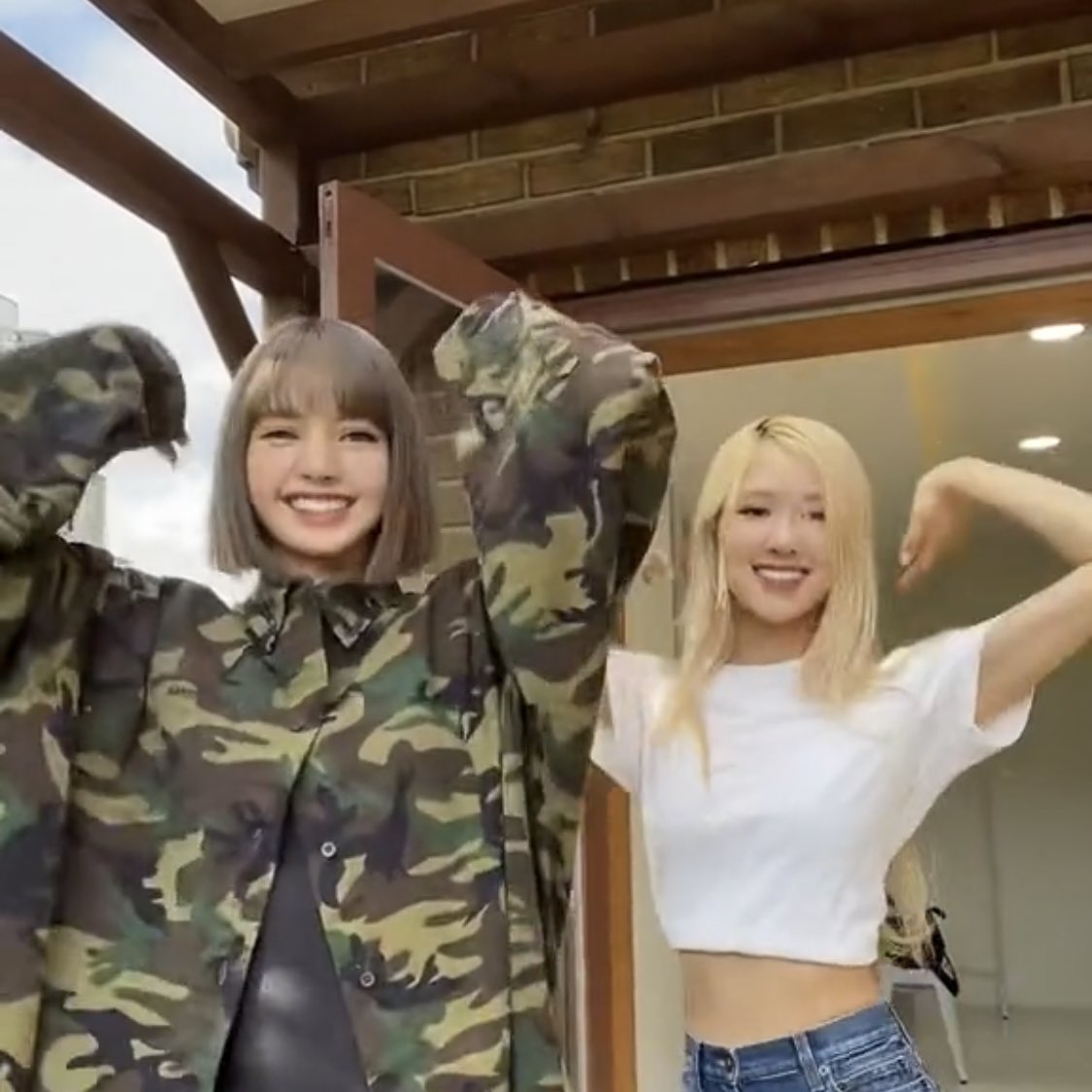 roseannepics's tweet photo. CHAELISA https://t.co/jZFVyVnAwo