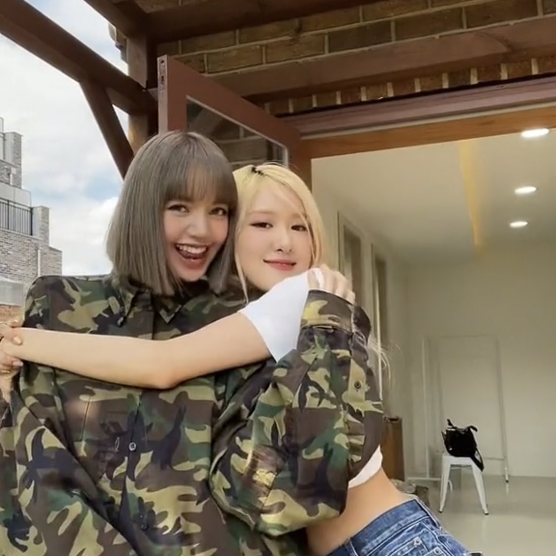 roseannepics's tweet photo. CHAELISA https://t.co/jZFVyVnAwo