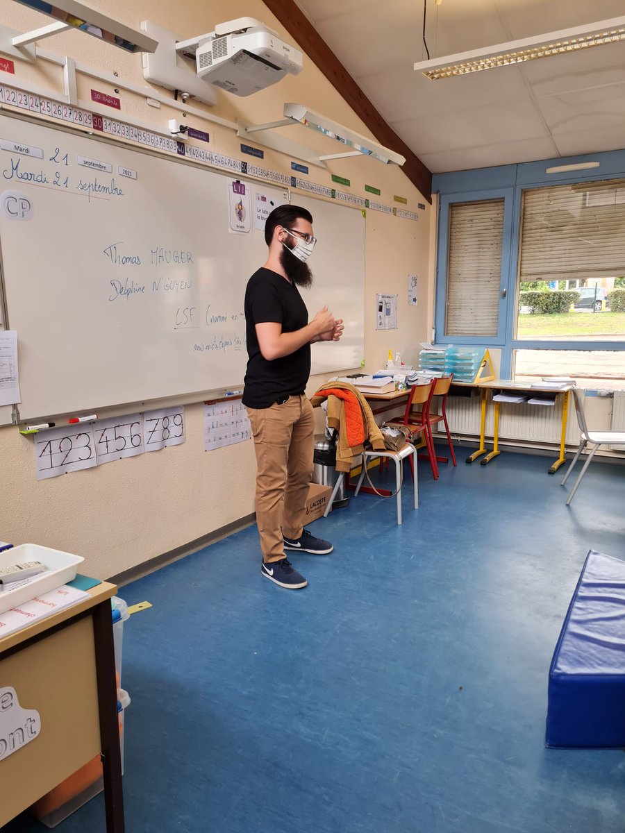 SylvieBrot's tweet photo. #SignLanguagesDay : un immense plaisir de permettre à une classe de CP-CE1 de l’école PMF #Ramonville de bénéficier d’une formation en #LangueDesSignesFrançaise #LSF offerte par la start-up @masqueinclusif d'Anissa Mekrabech #ecoleinclusive https://t.co/YeUks5QiMR