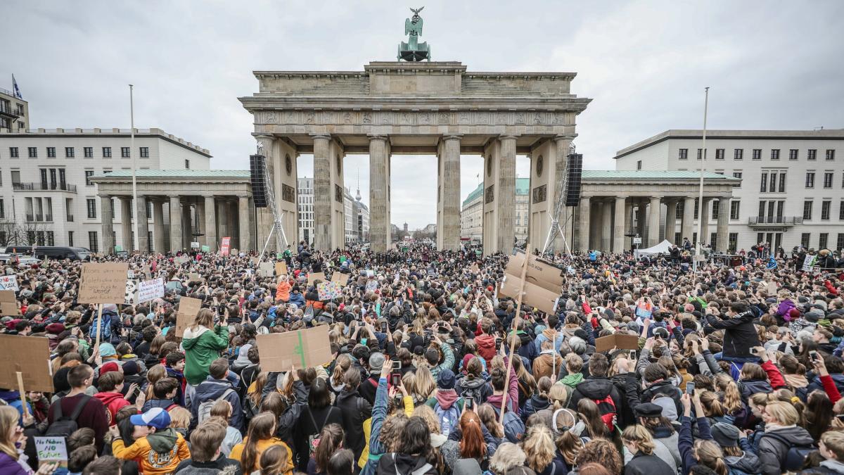 welt's tweet photo. "Fridays for Future": Lehrerverband kritisiert Schule schwänzen für Klimademo
https://t.co/T6Kd7GsmGp https://t.co/lJRbpOSQXi