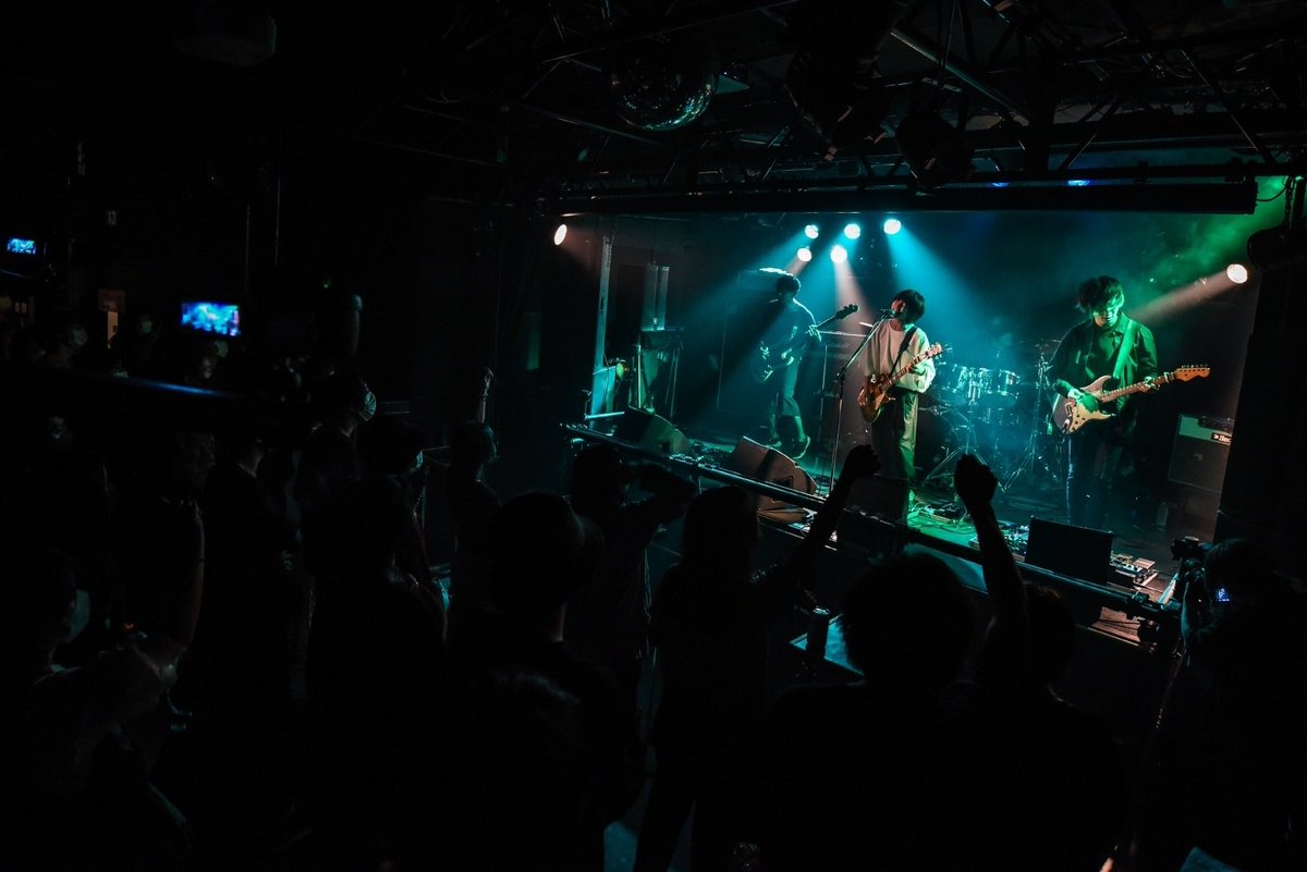 SequAl_band's tweet photo. 昨晩はアバランチpresents『情動シンポジウム』お越し頂いた皆様ありがとうございました！

セットリストは

1.イータ・カリーナ
2.この世界の全てが君のついた嘘でも
3.俺じゃなくても
4.境界線
5.五月になるまえに
6.アネモネ
7.ジャックとペグ

でした！
また関西行きます！

photo by @hub05 https://t.co/oXhwFGY5zP