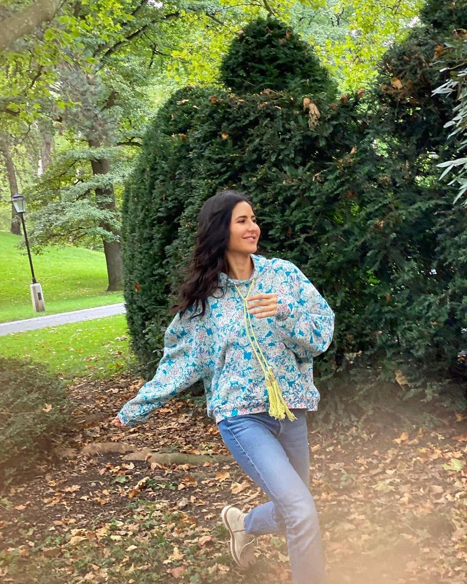 ibollywoodcity's tweet photo. Katrina Kaif Will Leave You Awestruck With Her Beauty As She Goes For A Nature Stroll In Austria 
#KatrinaKaif #Katrina #Austria #bollywoodhot #bollywoodactress #actressgallery #Tiger3 https://t.co/usTDwmOala