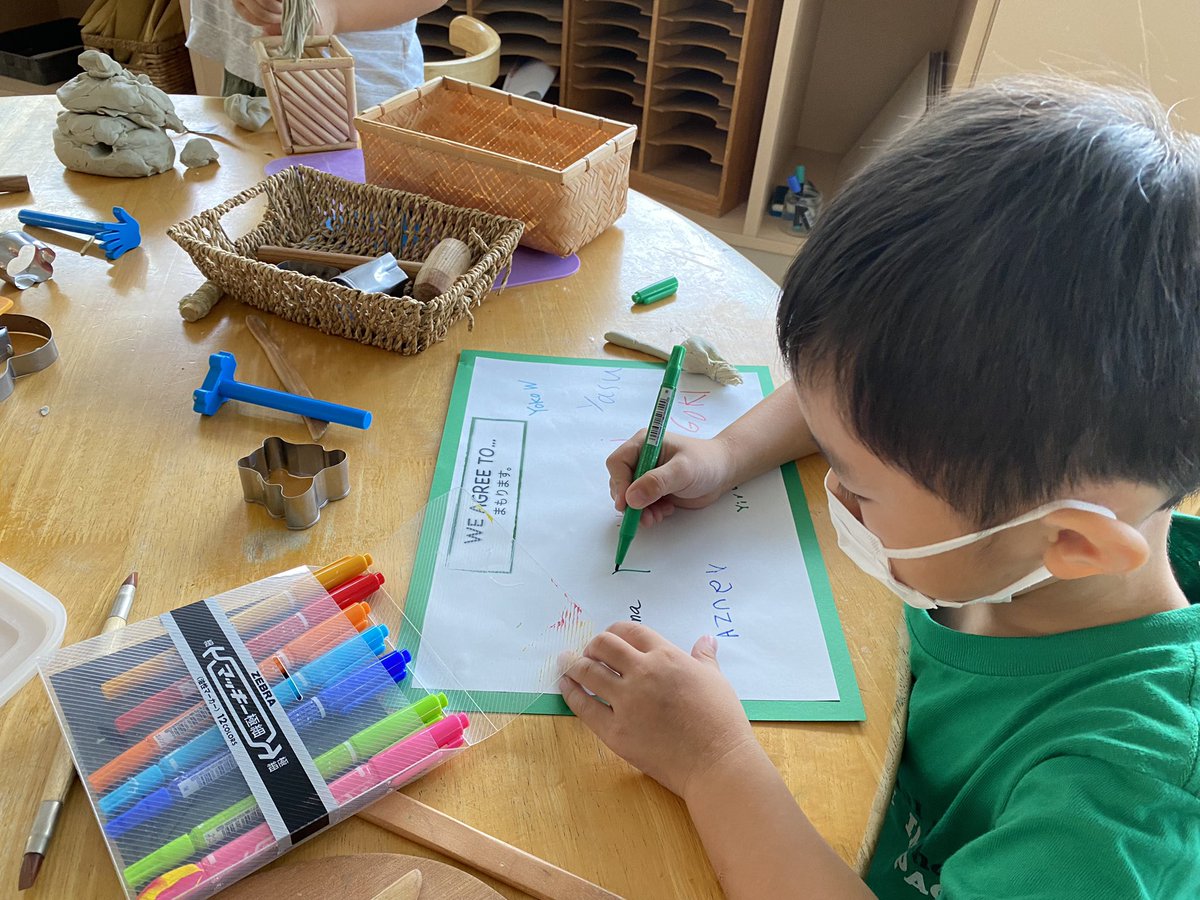 NIS_ELC's tweet image. Kindergarten signed our essential agreements today. #NISinspire #whatwevalue #essentialagreements