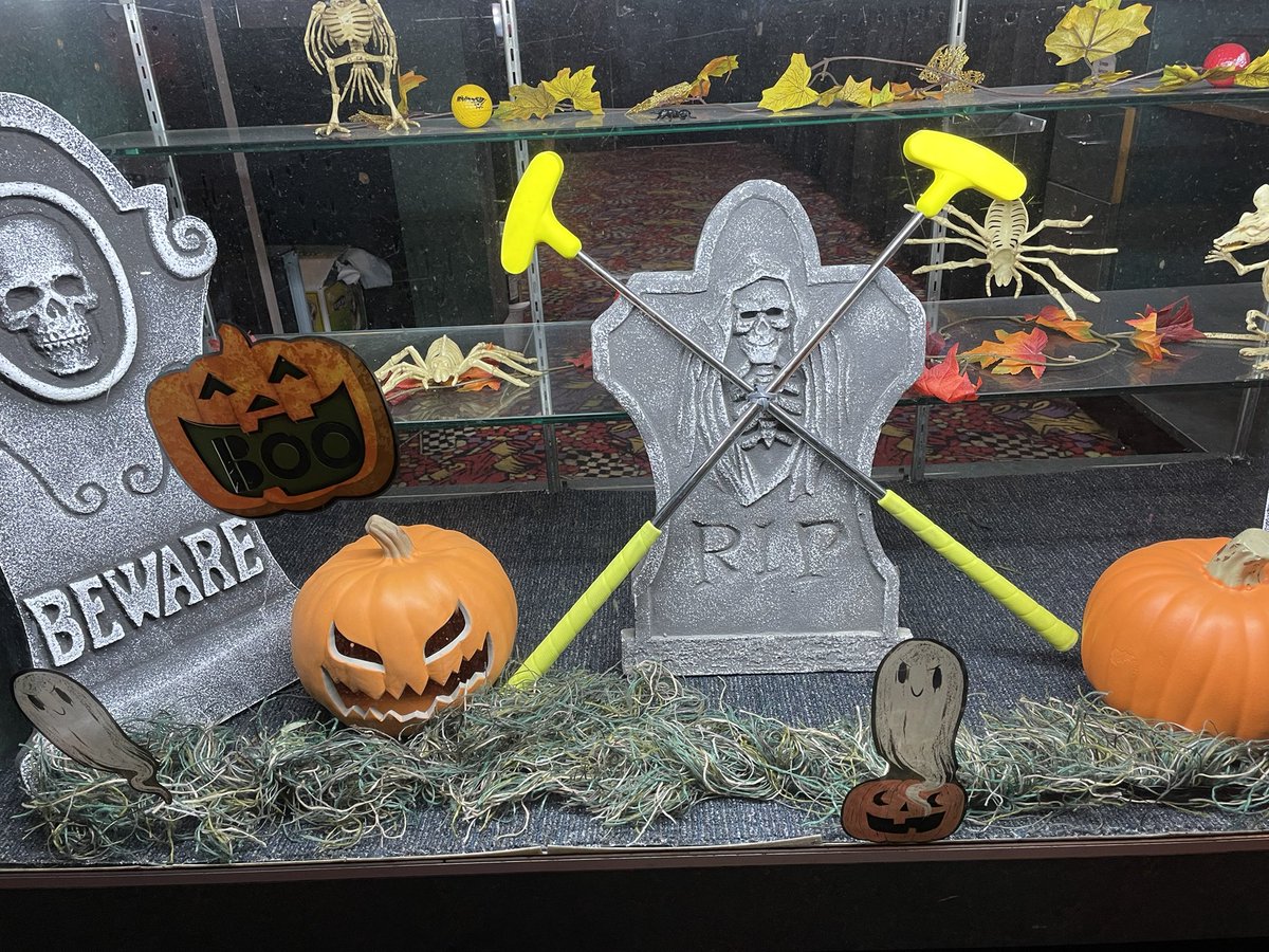 ThemeParkDuo's tweet photo. Better be careful while playing Mini Golf at @speedzonela because it may look like spooky Halloween fun, but a monster might be sneaking up on you to give you a fright! #SpeedZoneLA #HauntedMiniGolf https://t.co/3Nsoy6whlI