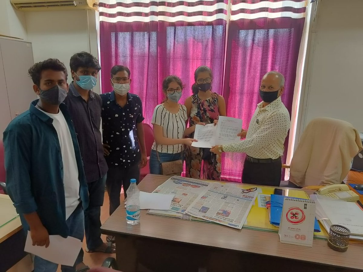 sfiduspeaks's tweet photo. SFI Delhi School of Journalism (DSJ) Unit Submitted Memorandum to the DSW, DU for Reopening of Campus Immediately!

SFI delegation also met DSW along with the Librarian for permitting the students of DSJ the in Central Library!

#ReOpenCampus 
#EducationWithoutExclusion https://t.co/MsfAZHT6W6