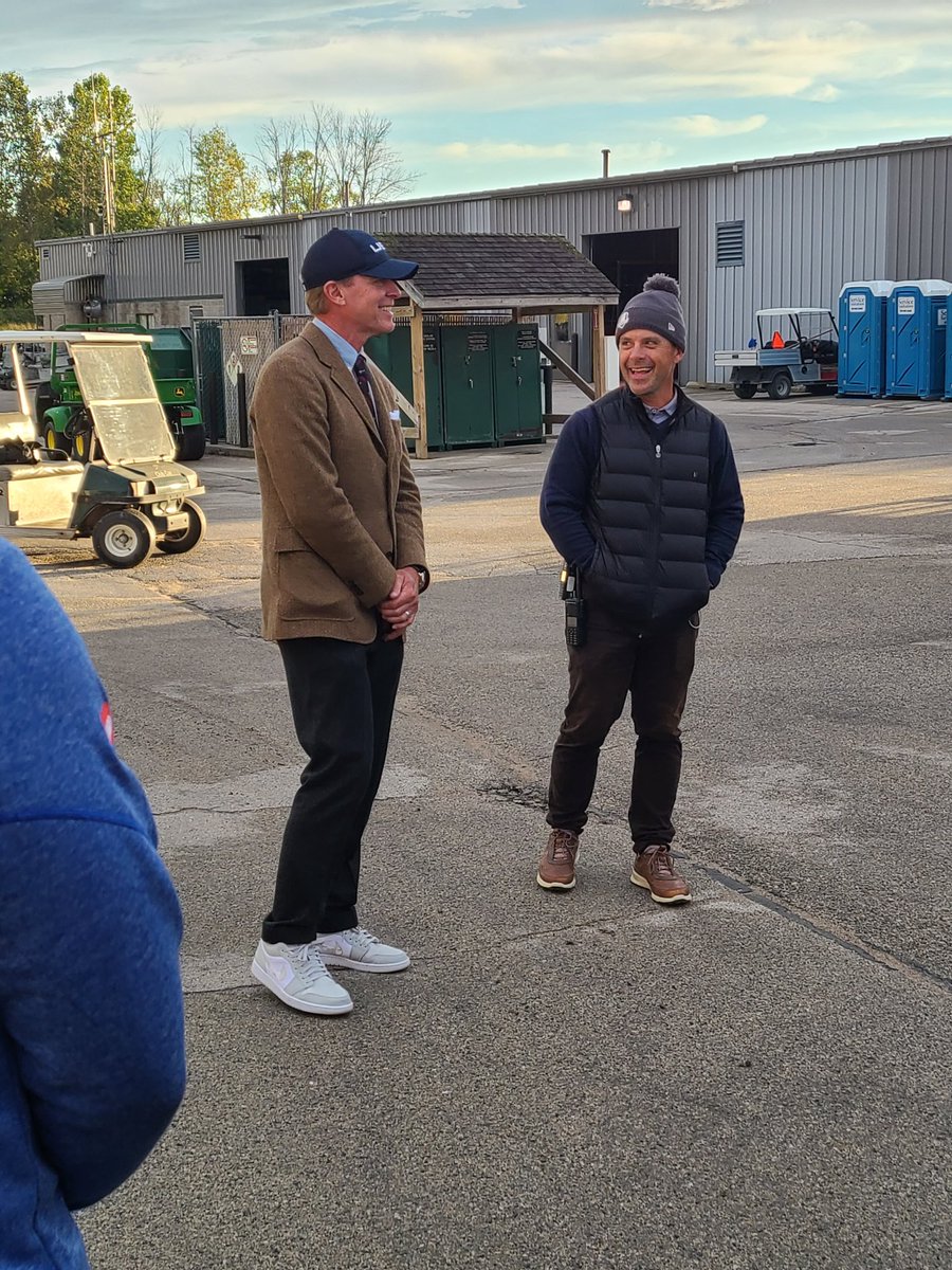 Andrewt_89's tweet photo. Very grateful for Steve Stricker, standing next to director of agronomy @czugel,to come down to the maintenance building today and thank the staff at Whistling Straights and the volunteers for the time and work they/we have put in for this #rydercup #rydercupeurope #gcsaa https://t.co/3woQpRUHgN