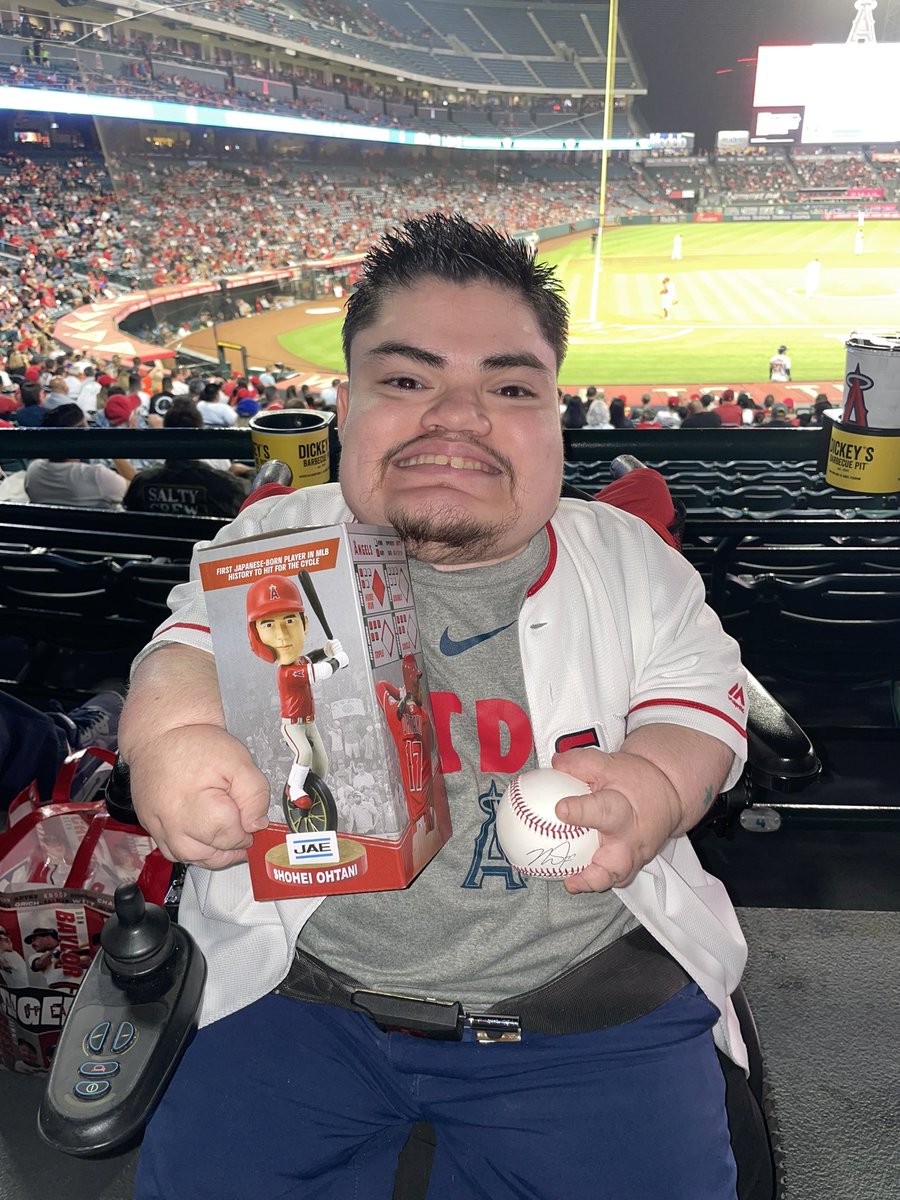 Thank you <a href="/Angels/">Los Angeles Angels</a> for the game and this awesome care package 😭❤️😍