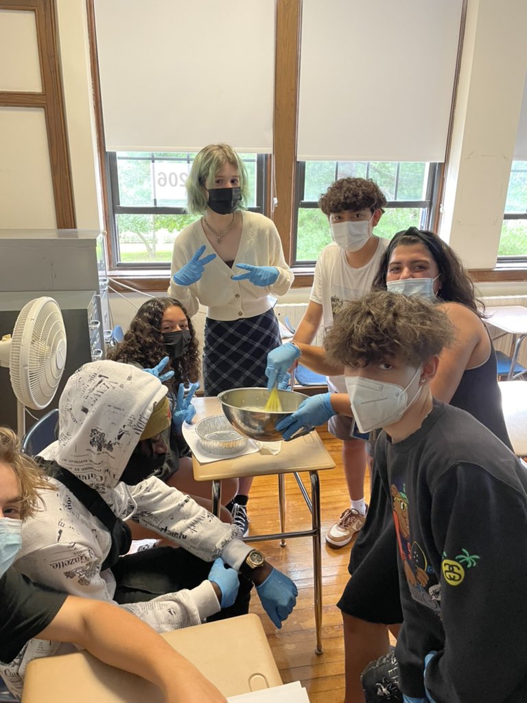 sarah_grosso2's tweet photo. #CAS4ALL getting creative with Corlata de Limón #HispanicHeritageMonth2021 #IBCAS @iborganization @johnfalino1 @MegHalberg @careim2 @YoleBrady https://t.co/emzdqIXvMN