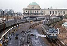 ysumita's tweet photo. 「駅に椅子が無い!」
昔の駅はゆったりしていました。
物語が生まれそう!
Broad Street Station
Richmond ,Virginia,1976
現在では、博物館として保存されているようです。
#robbinthompson https://t.co/z7Q3ehKOee