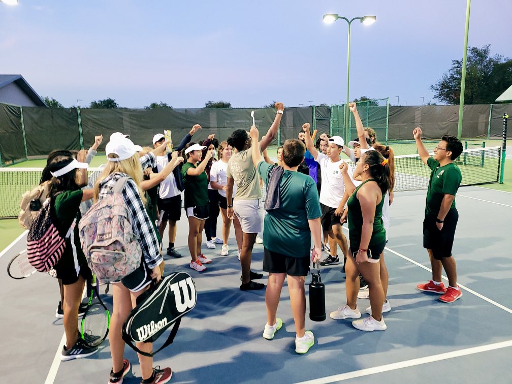 LakeRidgeTennis's tweet photo. JV @LakeRidgeTennis had a great time down in Waco tonight…lots of wins, lots of fun, and pie!! Let’s goooo LR!! https://t.co/O8sqMpPmMi