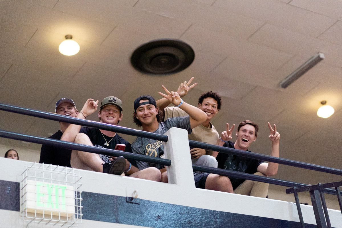 Cheering on @Nevada_VB tonight! 🏐

#BattleBorn