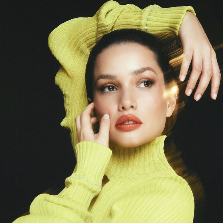 tracklist's tweet photo. 🚨 Juliette venceu o prêmio de “Ícone Miaw” no #MTVMIAW2021 ! https://t.co/VpCWBsjrFb