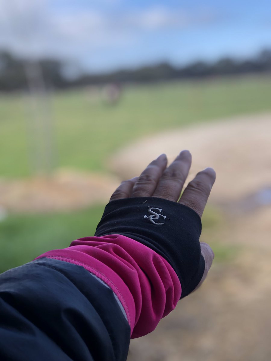 thefifi's tweet photo. Thanks so much @dulcifybp Brent Thomson for these amazing @stormchasepro wrist warmers!! Couldn’t have picked a better day for them to arrive……tis freezing and these are sensational!!🙏 #stormchase #wristwarmers #prettyinpink #allweatherrider #lifeafterracing https://t.co/FwnyBtx75S