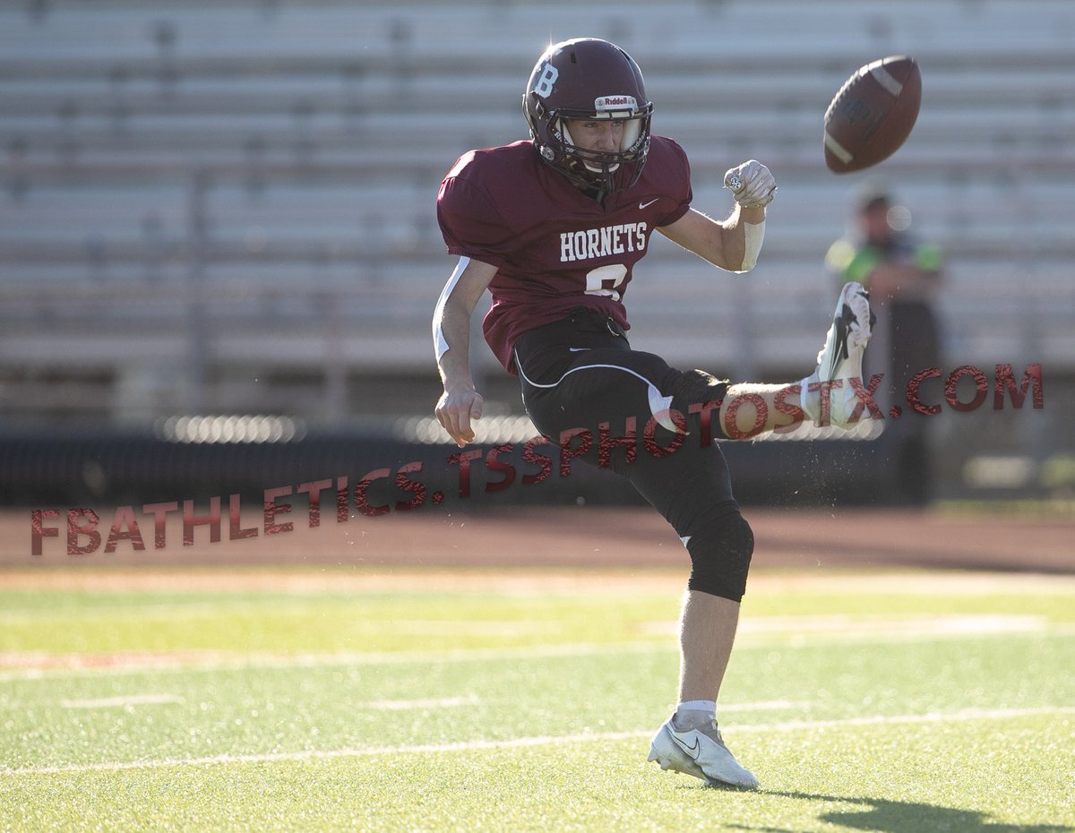 Images from tonight’s JV <a href="/FBswarmfootball/">Flour Bluff Football</a> game vs Victoria East.

#CPH | #SWARM