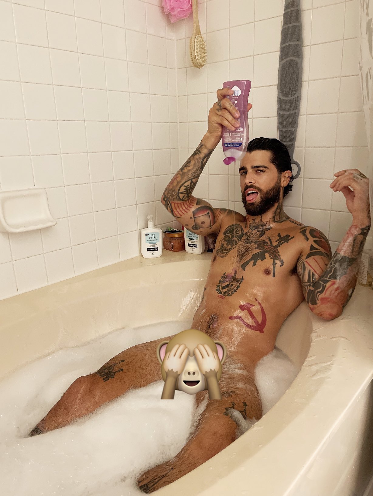 SojMani on X: This tub is big enough for both of us. Jump on in and give  the big cuban 🇨🇺 hog a wash 🍆 🧼 beardedmuscle beardeddaddy tattoo  check out the