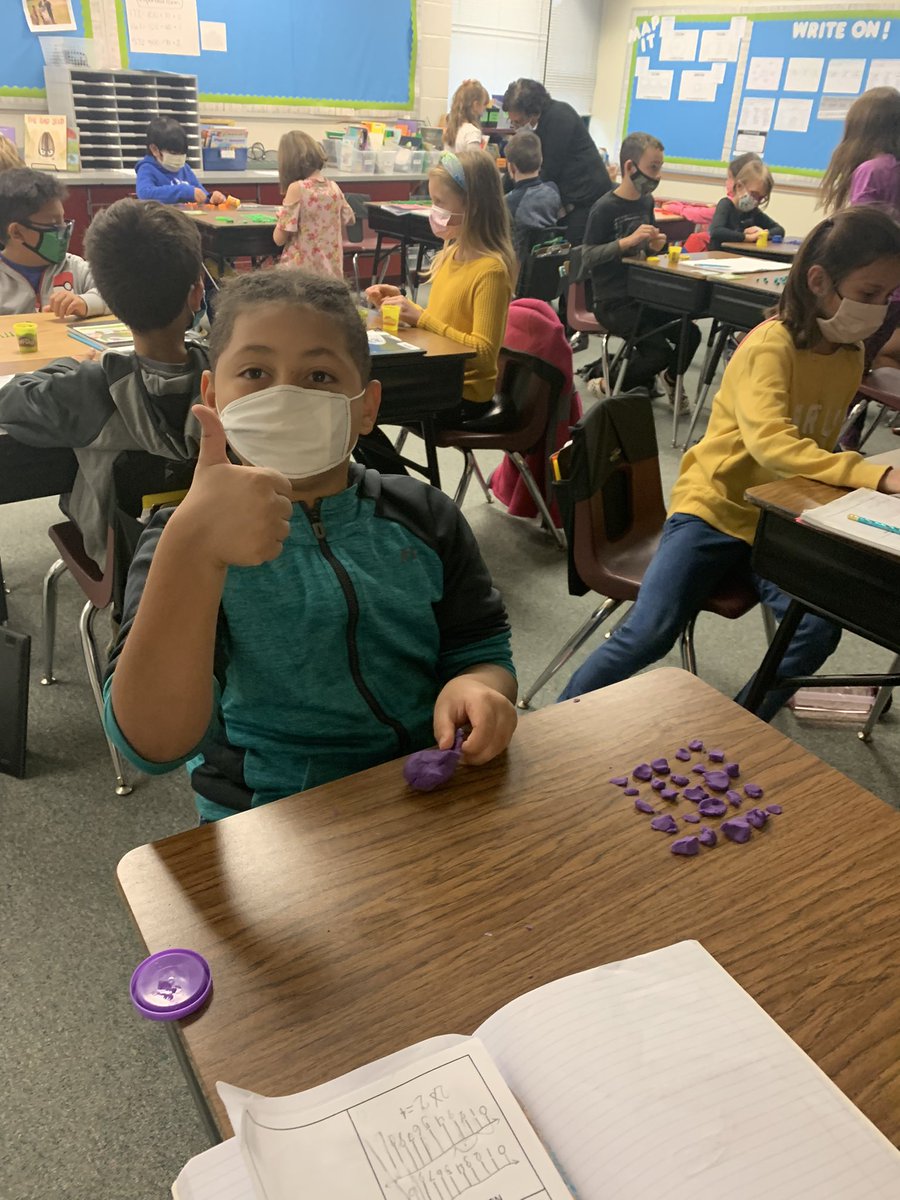 salas_leighann's tweet photo. I love playdo. It comes in handy for so many things. Get to know you activity ✅ Indoor recess ✅ Learning about arrays ✅✅ #3rdgraderules #math https://t.co/nadMT0YjOb