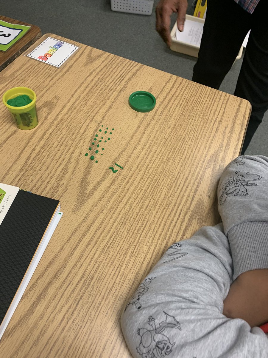 salas_leighann's tweet photo. I love playdo. It comes in handy for so many things. Get to know you activity ✅ Indoor recess ✅ Learning about arrays ✅✅ #3rdgraderules #math https://t.co/nadMT0YjOb