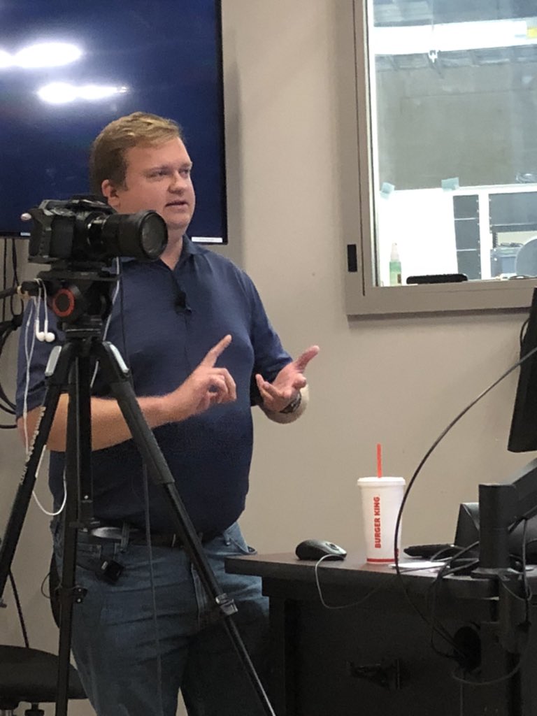 TVPhotogTips's tweet photo. Thanks to @UNWCommDept and @daveberggren for having me in today to talk about photojournalism and storytelling. https://t.co/FQt8e2TnLp