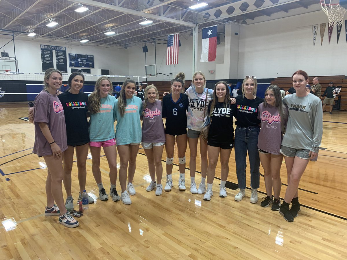 lkcarr's tweet photo. Had some fun this evening supporting one of our former Lady Bulldogs!  Proud of you @PeytonWarren9 https://t.co/YHCgEKnhmJ
