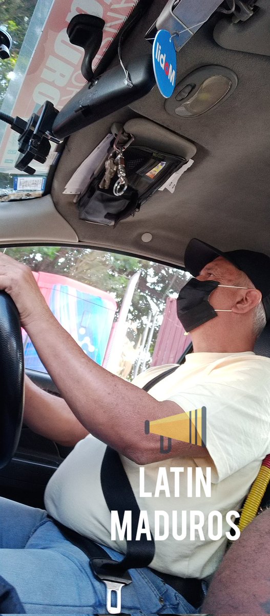 latin2021's tweet photo. Me ligue a este taxista bien rico y tiene buena polla https://t.co/w2gEmZanj2